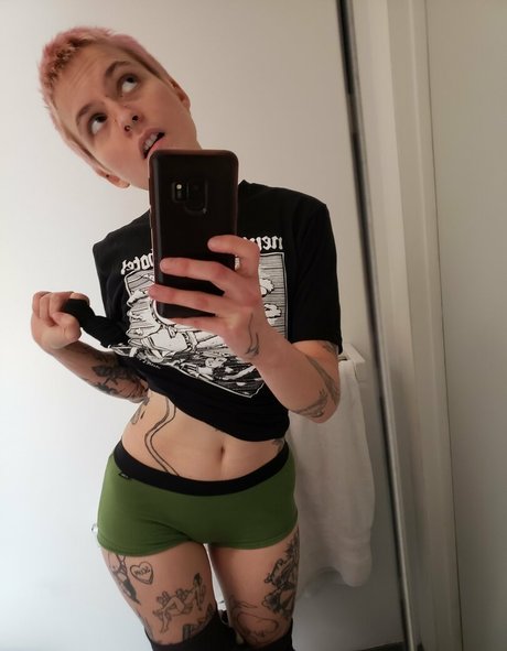 Foto desnuda filtrada de OnlyFans de Molotovcocktease
