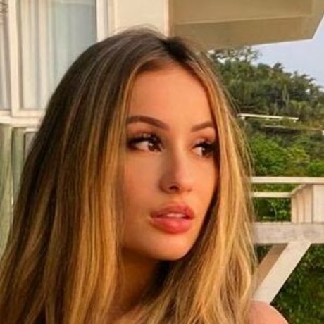 Amanda Beatriz