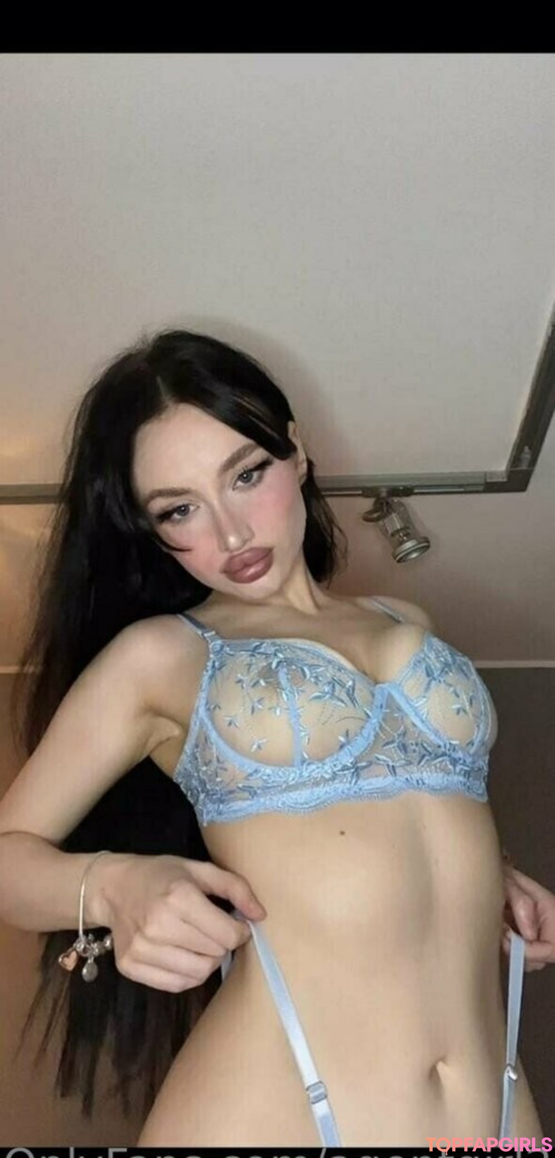 Foto desnuda filtrada de OnlyFans de Agentgirl20 #88 Foto desnuda filtrada de OnlyFans de Agentgirl20 #88