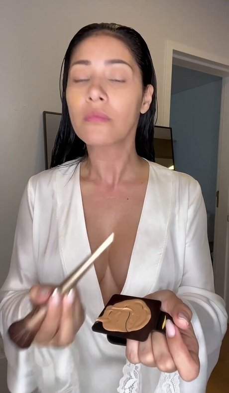 Simone E Simaria