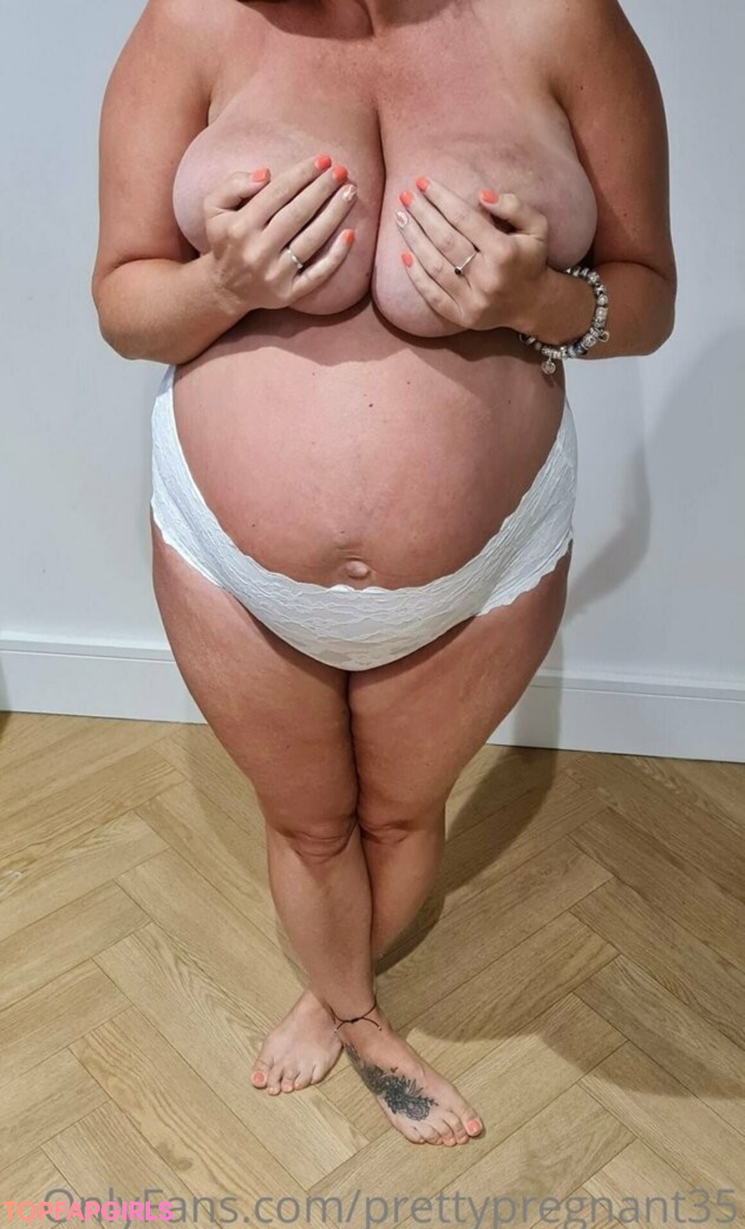 Foto desnuda filtrada de OnlyFans de Prettypregnant35 #147 Foto desnuda filtrada de OnlyFans de Prettypregnant35 #147