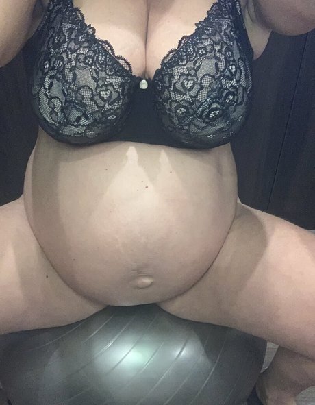 Foto desnuda filtrada de OnlyFans de Prettypregnant35
