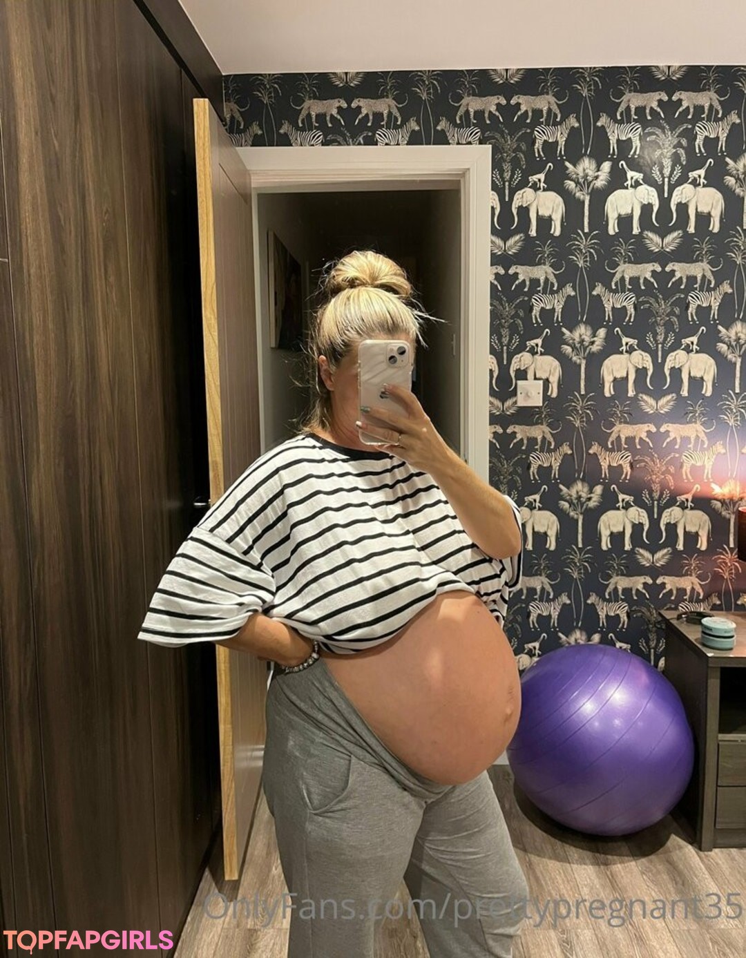 Foto desnuda filtrada de OnlyFans de Prettypregnant35 #182 Foto desnuda filtrada de OnlyFans de Prettypregnant35 #182