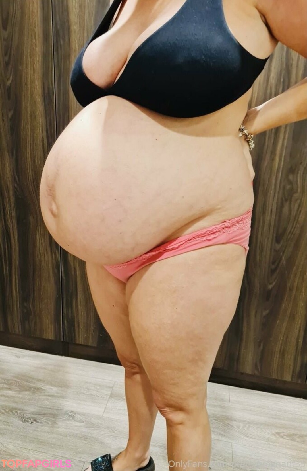 Foto desnuda filtrada de OnlyFans de Prettypregnant35 #34 Foto desnuda filtrada de OnlyFans de Prettypregnant35 #34
