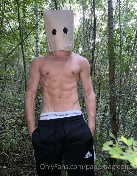 Foto desnuda filtrada de OnlyFans de Paperbagfree
