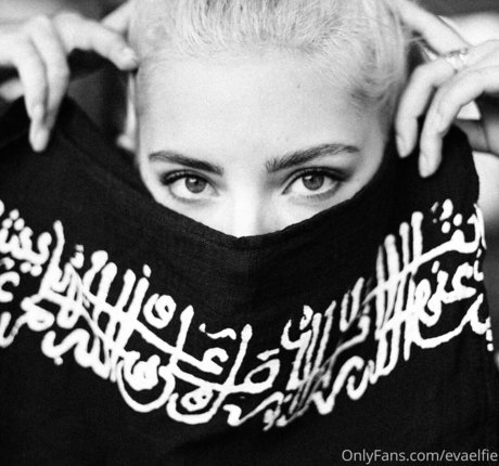 EvaElfie