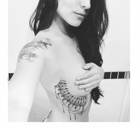 Foto desnuda filtrada de OnlyFans de Bia Miyuki