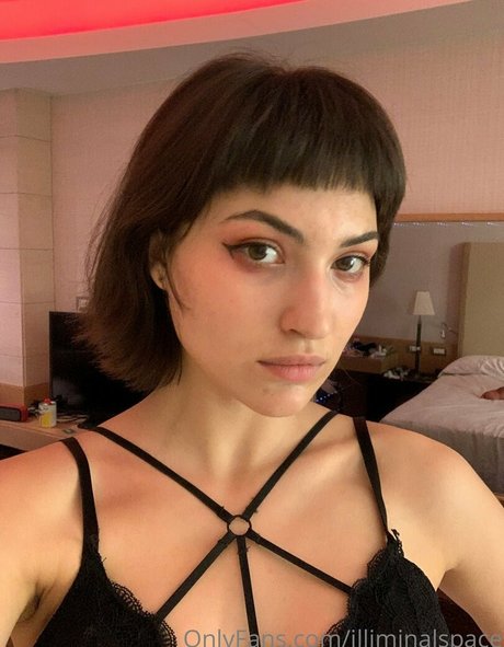Foto desnuda filtrada de OnlyFans de Illiminalspace