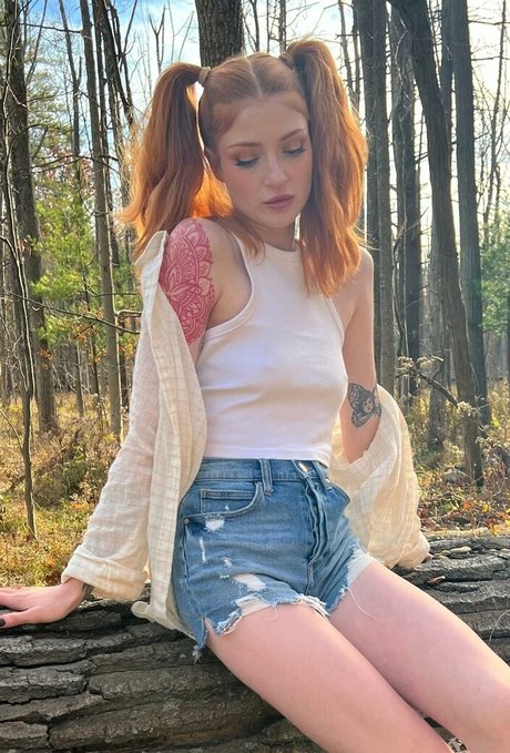 Foto desnuda filtrada de OnlyFans de Katierosecoloredglasses