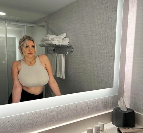 Foto desnuda filtrada de OnlyFans de Anabel Kloe Lamarche