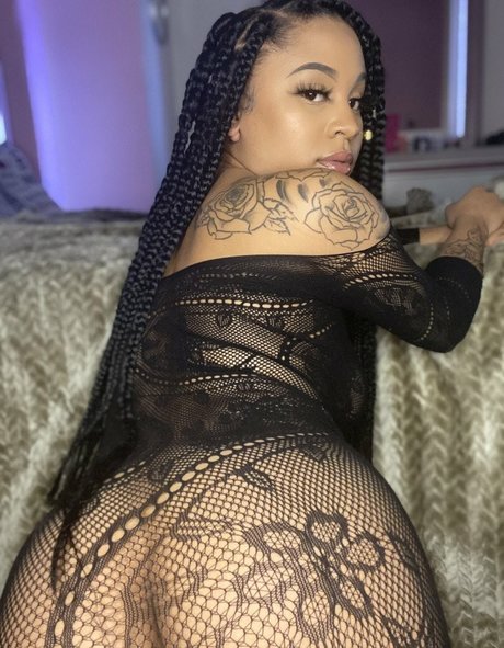 Foto desnuda filtrada de OnlyFans de Officiallyariaa