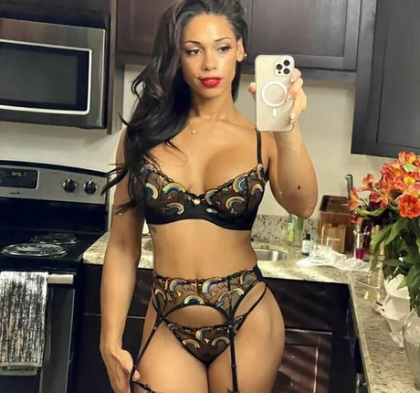 Foto desnuda filtrada de OnlyFans de Jasminelotusfree