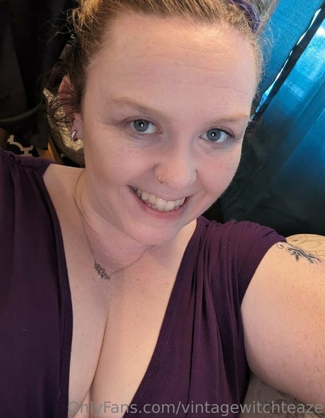 Foto desnuda filtrada de OnlyFans de Vintagewitchteaze