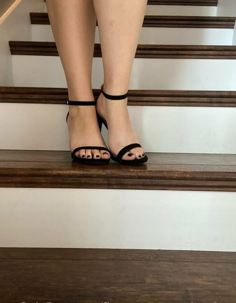 Foto desnuda filtrada de OnlyFans de Fingerstoessolesfree