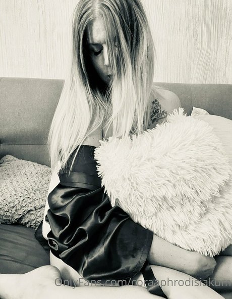Foto desnuda filtrada de OnlyFans de Coraaphrodisiakum