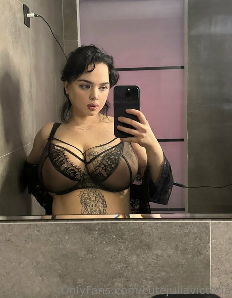 Cutejuliavictoria
