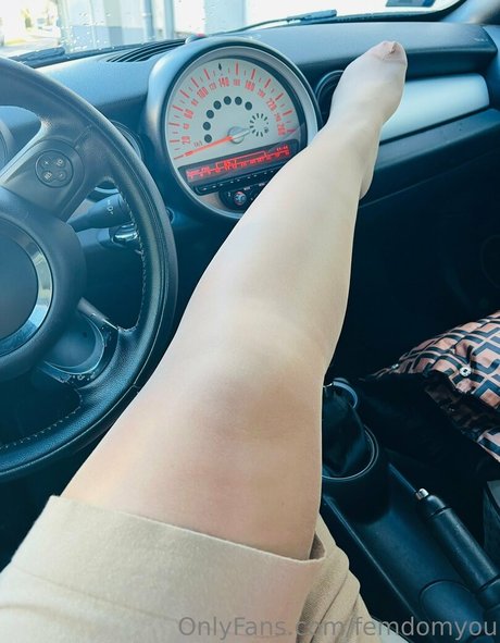 Foto desnuda filtrada de OnlyFans de Femdomyou