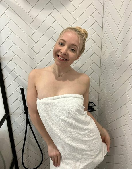Alora_free