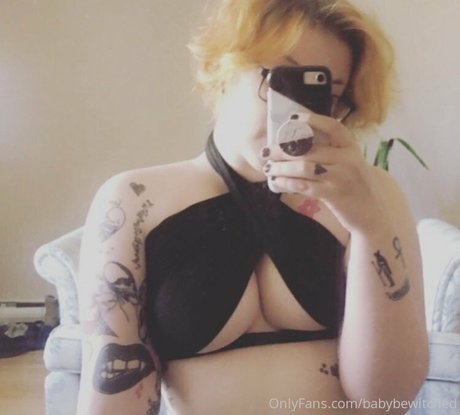Foto desnuda filtrada de OnlyFans de Babybewitched