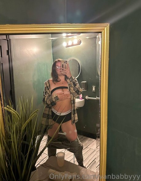 Foto desnuda filtrada de OnlyFans de Vanbabbyyy