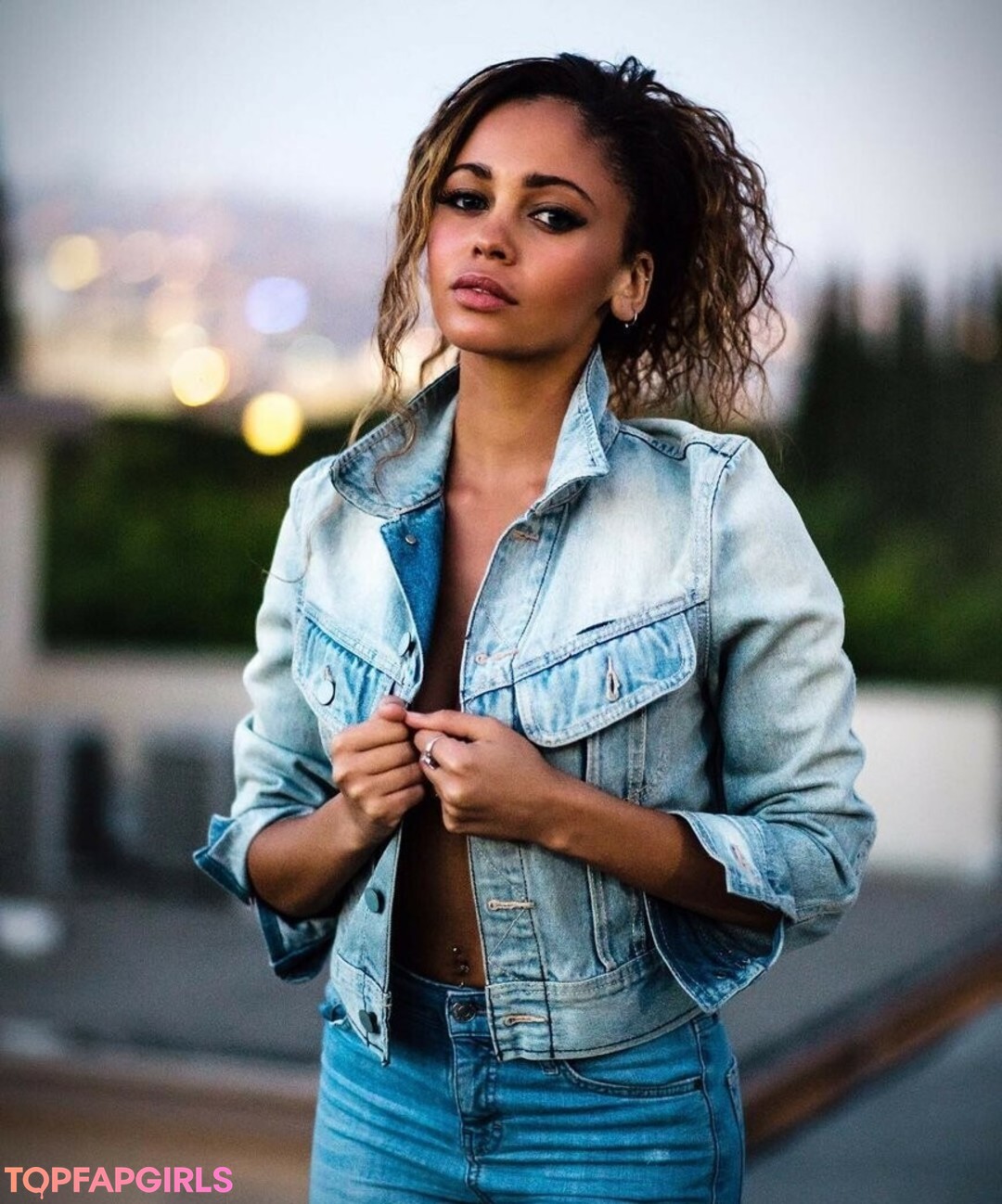 Foto desnuda filtrada de OnlyFans de Vanessa Morgan #154 Foto desnuda filtrada de OnlyFans de Vanessa Morgan #154