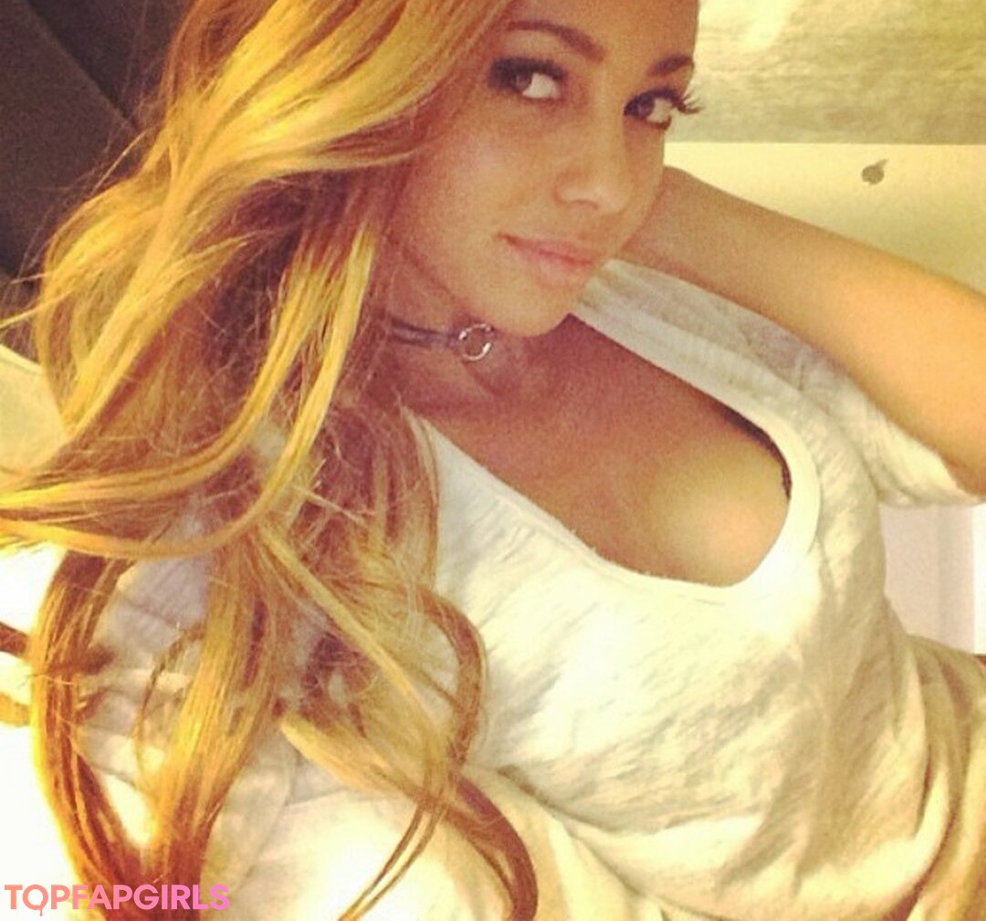 Foto desnuda filtrada de OnlyFans de Vanessa Morgan #2 Foto desnuda filtrada de OnlyFans de Vanessa Morgan #2