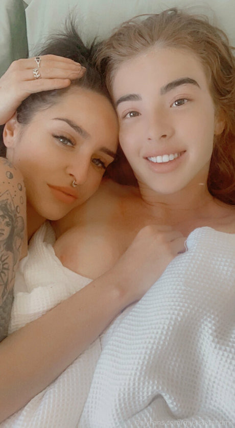 Yourlesbianfantasyy