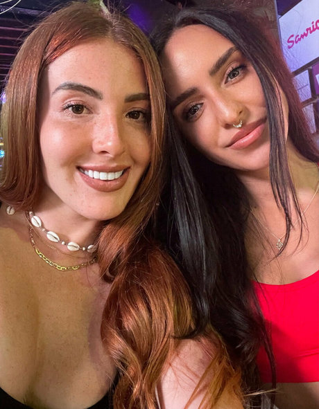Yourlesbianfantasyy