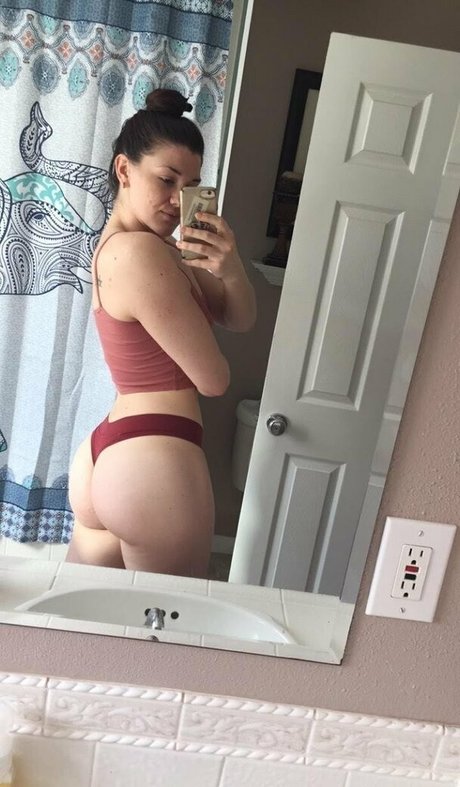 Foto desnuda filtrada de OnlyFans de Curvyjasssy