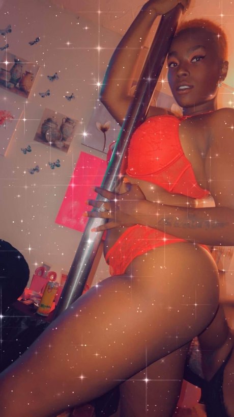 Foto desnuda filtrada de OnlyFans de Mythical Moon