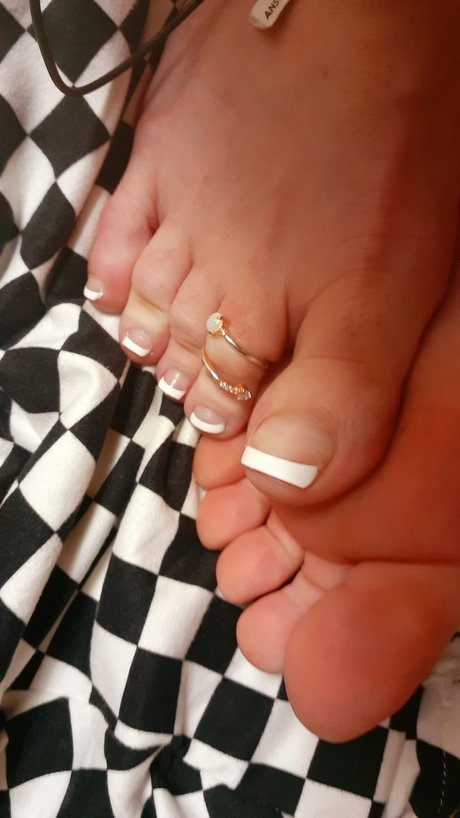 Foto desnuda filtrada de OnlyFans de Atlantasnowsbeautfulfeetxxx