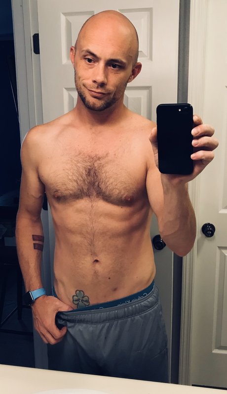 Foto desnuda filtrada de OnlyFans de Nola 420