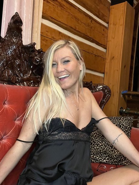 No Good Blonde