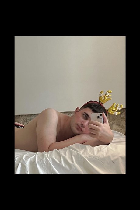 Foto desnuda filtrada de OnlyFans de Alessandro