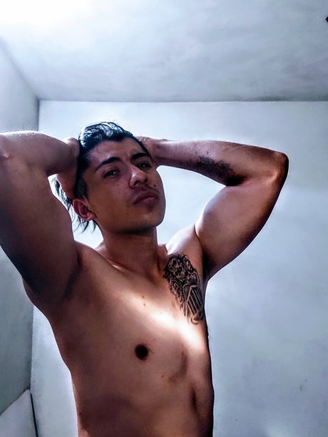 Foto desnuda filtrada de OnlyFans de Alo