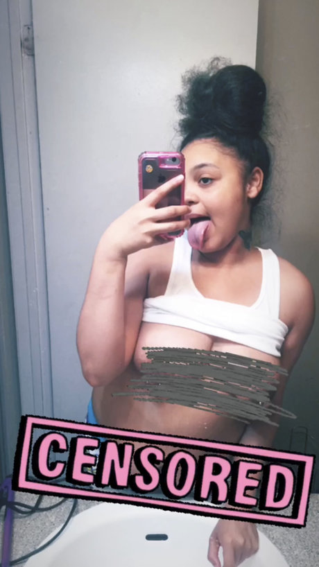 Foto desnuda filtrada de OnlyFans de Skyee 