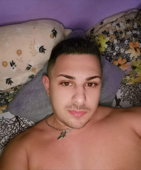 Foto desnuda filtrada de OnlyFans de Adrian Cristian