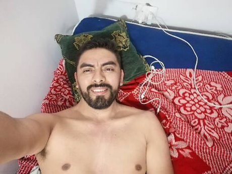 Foto desnuda filtrada de OnlyFans de Alexander Ramrez