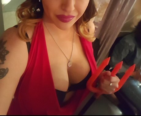 Adriana Lace