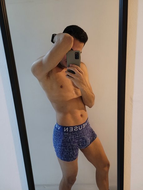 Foto desnuda filtrada de OnlyFans de Alejandro Airis