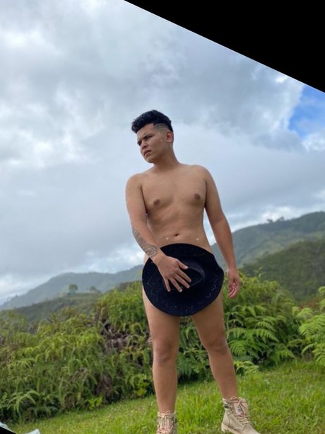 Foto desnuda filtrada de OnlyFans de Alejandro Agudelo