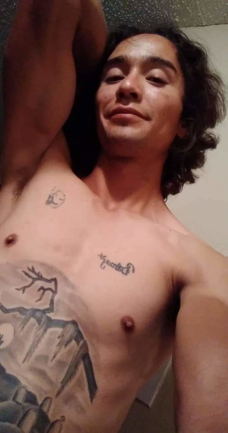 Foto desnuda filtrada de OnlyFans de Over Time