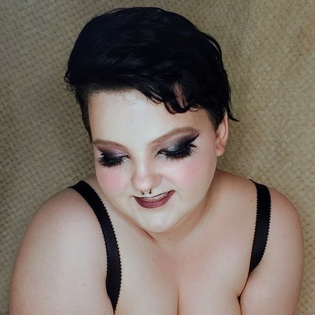 Foto desnuda filtrada de OnlyFans de Salem
