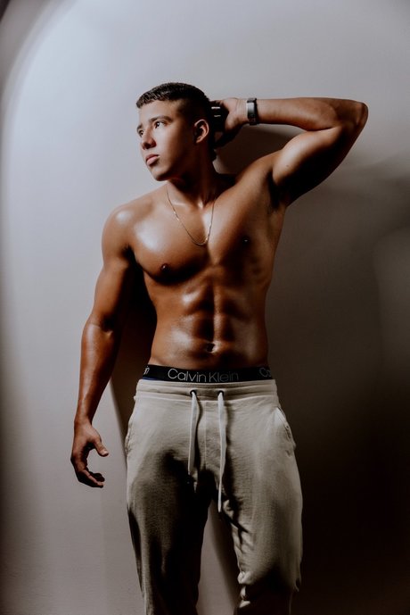 Foto desnuda filtrada de OnlyFans de Jr
