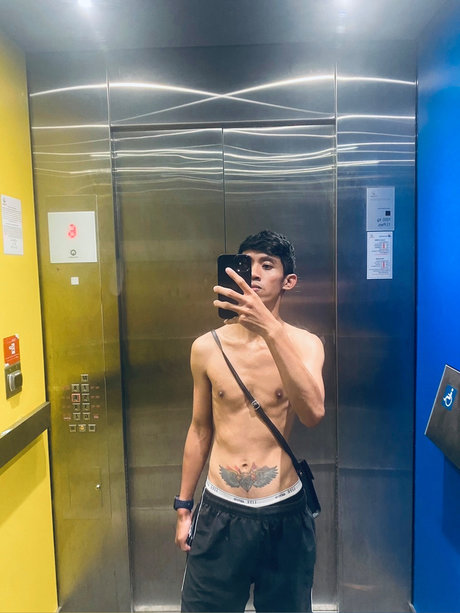 Foto desnuda filtrada de OnlyFans de Mrt