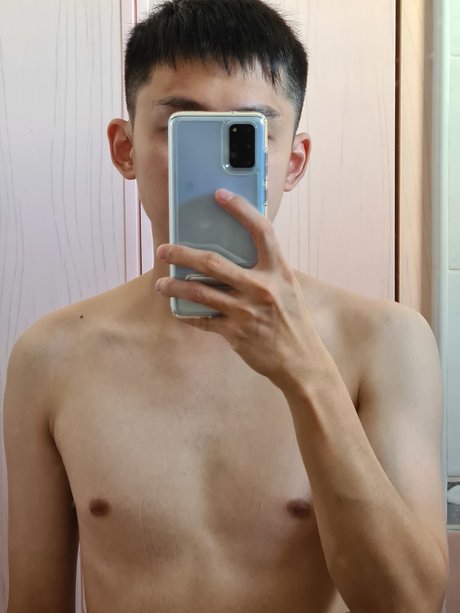 Foto desnuda filtrada de OnlyFans de Yang