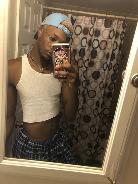 Foto desnuda filtrada de OnlyFans de Adrian
