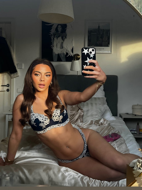 Foto desnuda filtrada de OnlyFans de Alexandra Tsolakidis