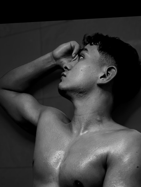 Foto desnuda filtrada de OnlyFans de Adonis Falcony