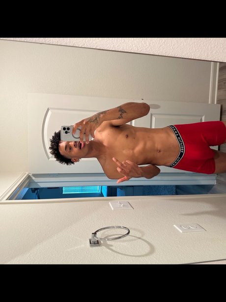 Foto desnuda filtrada de OnlyFans de Apex Tay